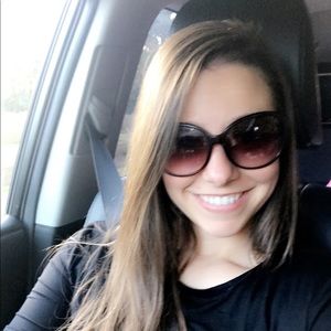 Meet your Posher, Adrienne